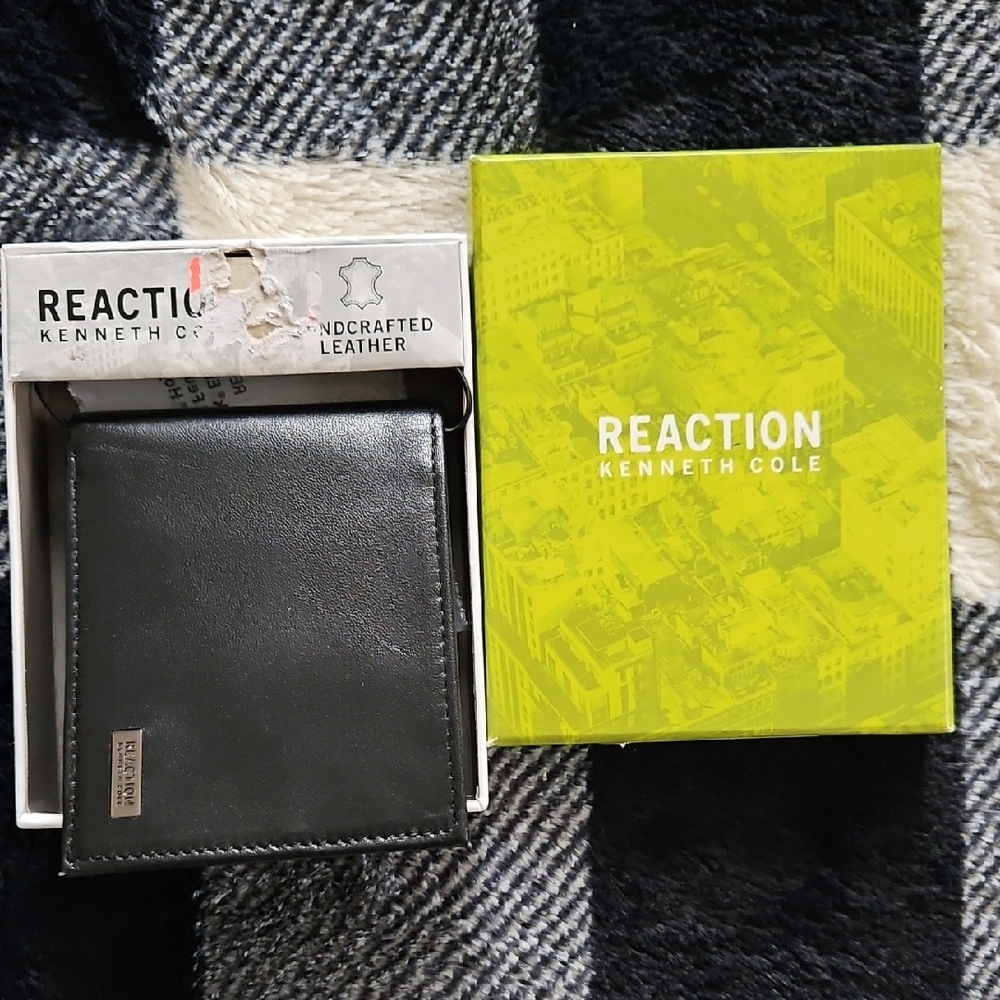 Kenneth Cole Reaction Black Leather Card Holder Wallet